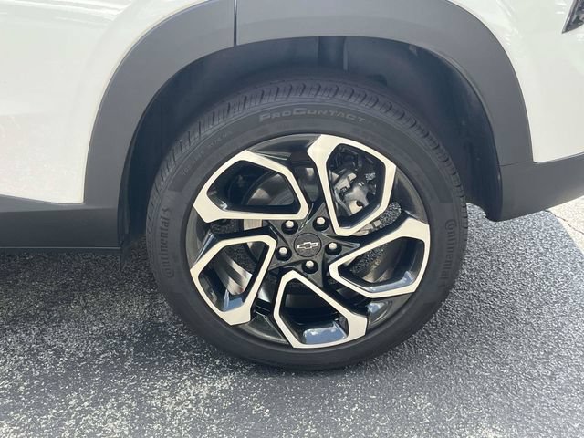 Used 2025 Chevrolet Trax RS w/ Sunroof Package FWD image 11