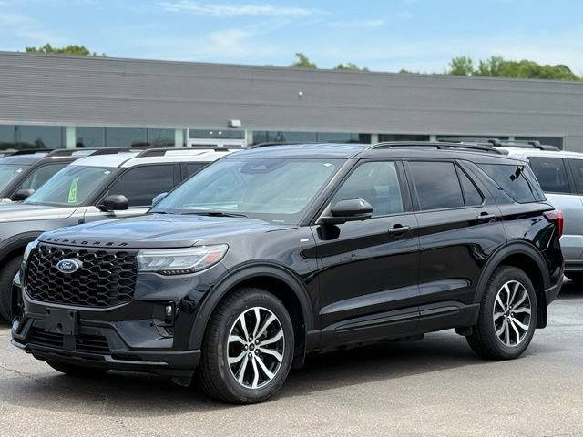 Certified 2025 Ford Explorer ST-Line AWD/4WD image 35