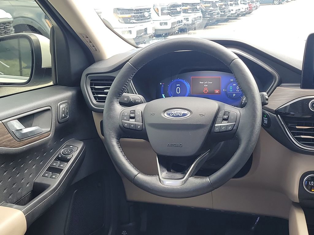 Certified 2020 Ford Escape Titanium w/ Titanium Premium Package 2.0 FWD image 15