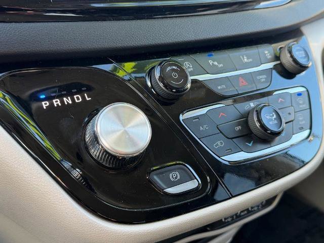 Used 2024 Chrysler Pacifica Touring-L FWD image 6