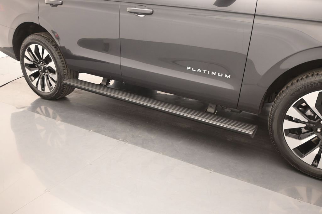 Certified 2025 Ford Expedition Platinum w/ Driver's Package AWD/4WD image 30