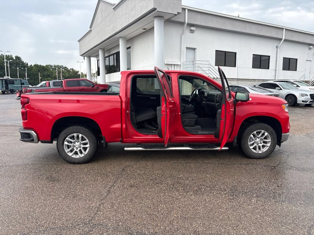 Used 2025 Chevrolet Silverado 1500 LT w/ Z71 Off-Road Package AWD/4WD image 8