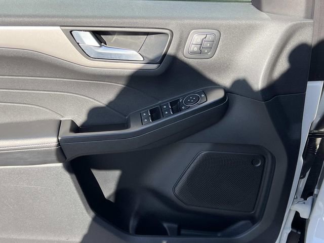Certified 2022 Ford Escape SEL w/ Technology Package AWD/4WD image 17