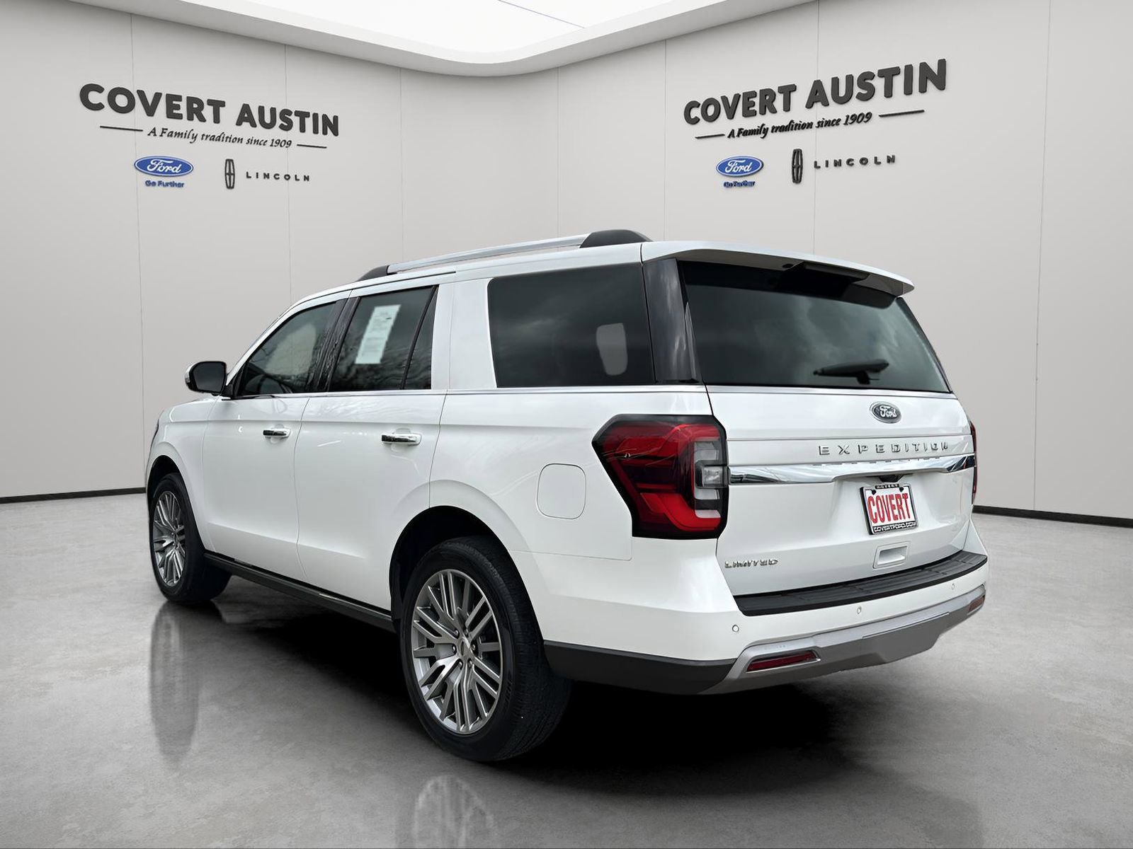 Certified 2022 Ford Expedition Limited image 3