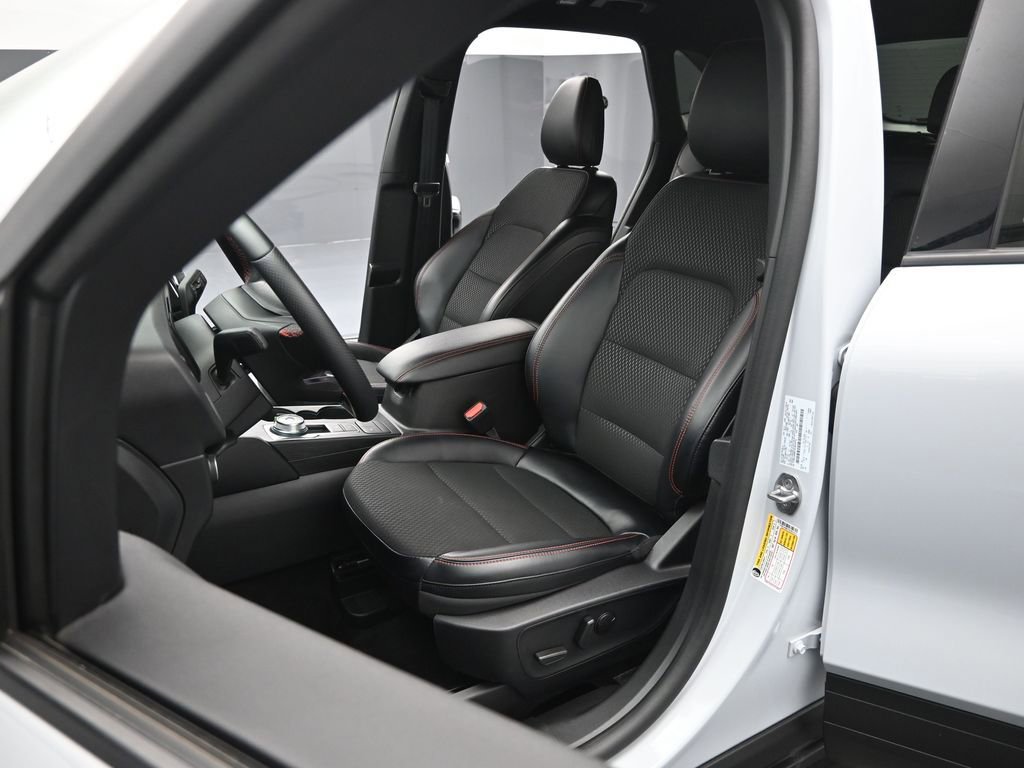 Certified 2025 Ford Escape ST-Line AWD/4WD image 9
