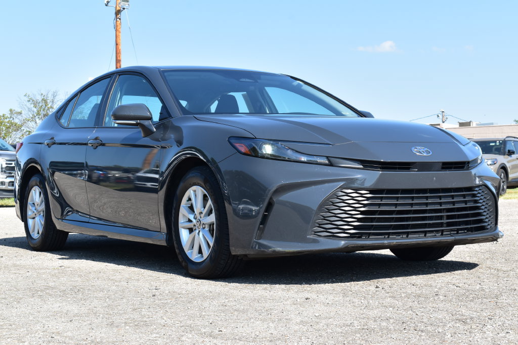 Used 2025 Toyota Camry LE FWD image 3
