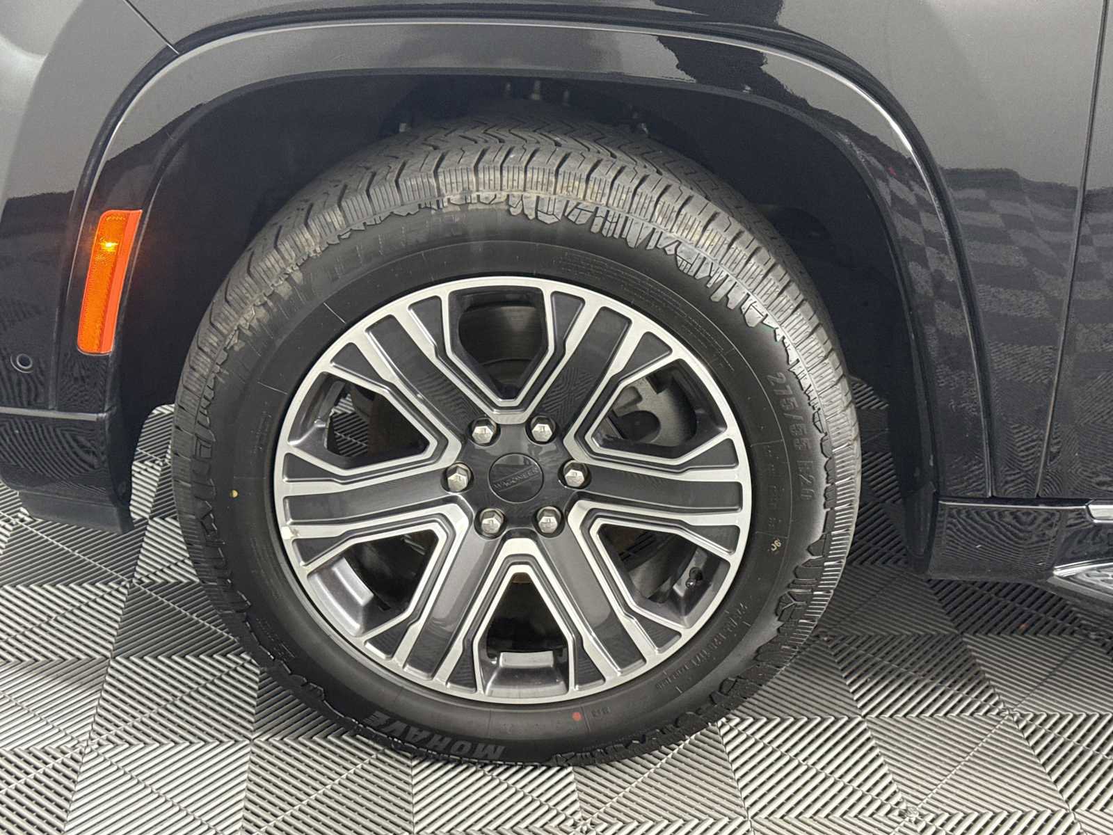 Used 2024 Jeep Wagoneer L Series II w/ Flexible Seating Group image 12