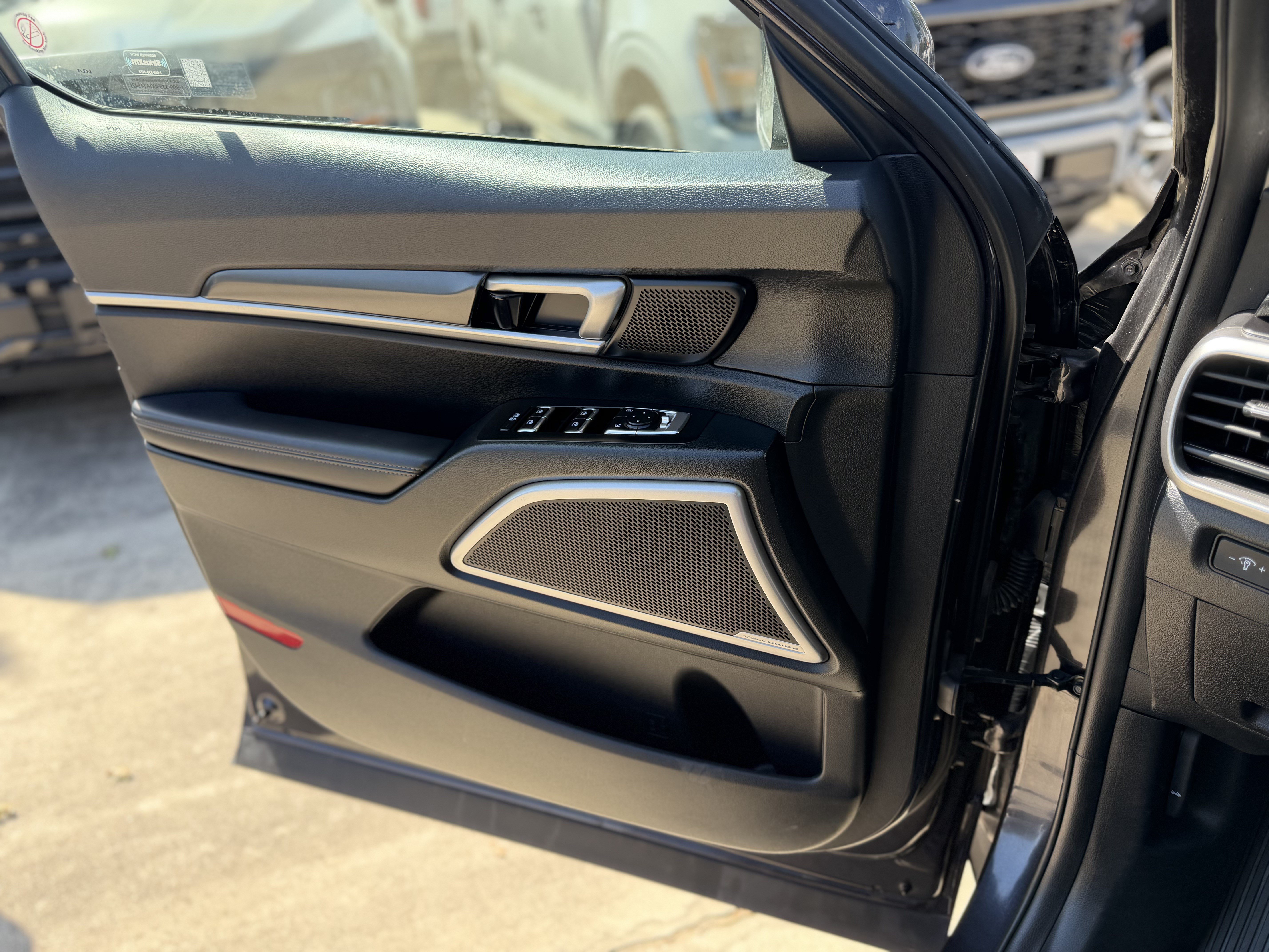 Used 2025 Kia Telluride S AWD/4WD image 25