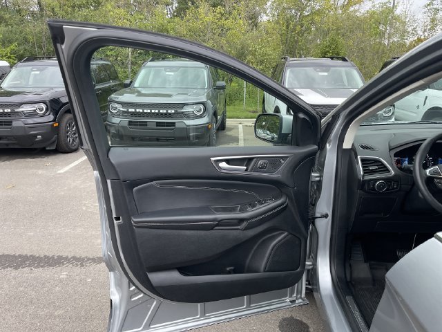Certified 2024 Ford Edge Titanium w/ Equipment Group 301A AWD/4WD image 30