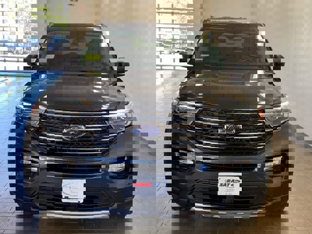 Certified 2022 Ford Explorer XLT w/ Equipment Group 202A image 3