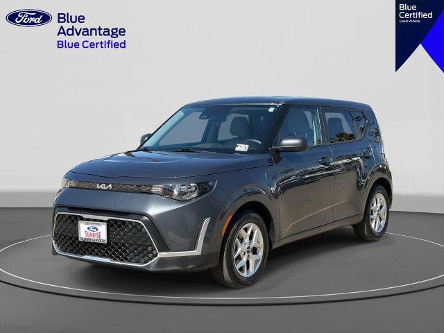 Used 2025 Kia Soul LX FWD image 1