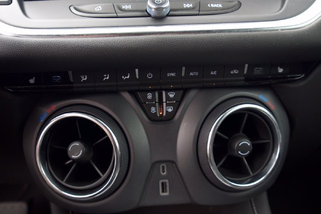Used 2025 Chevrolet Blazer LT FWD image 23