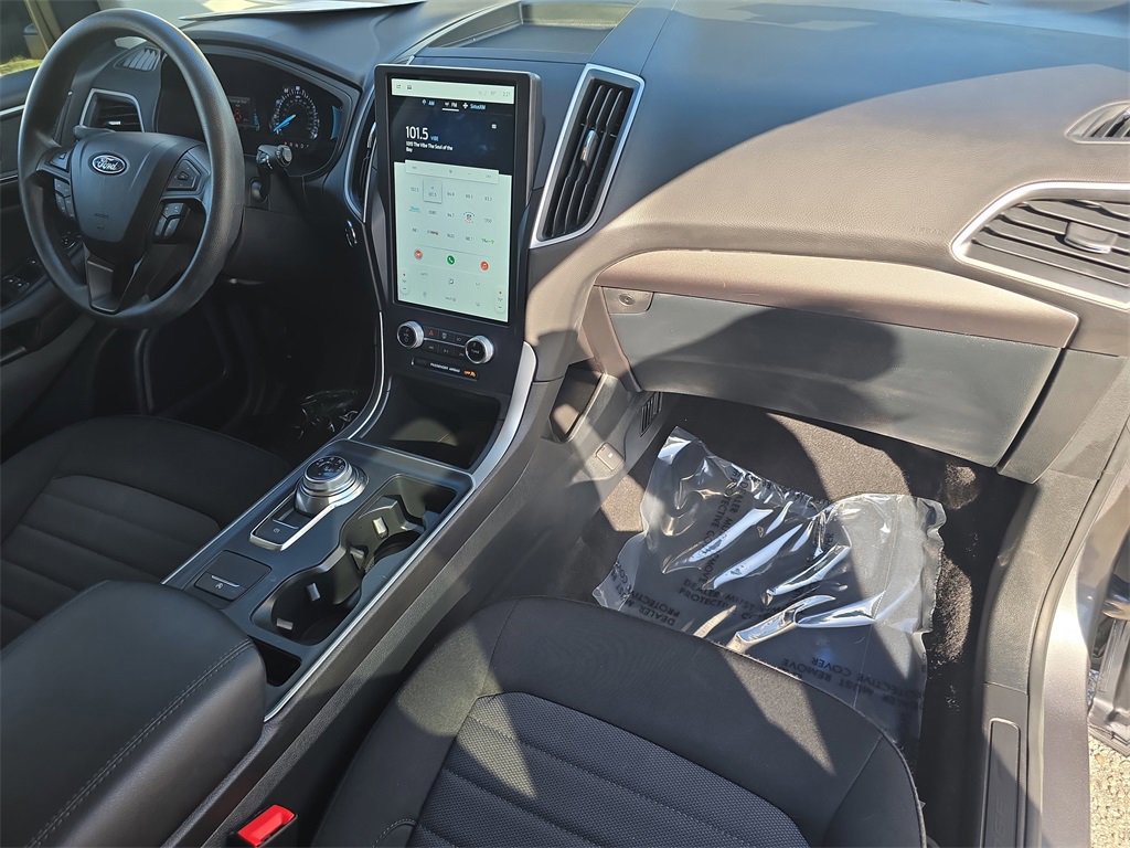 Certified 2022 Ford Edge SE w/ Black Appearance Package image 9