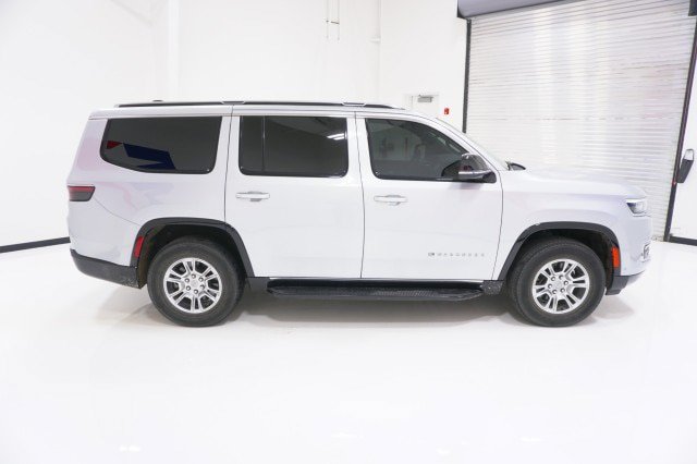 Used 2024 Jeep Wagoneer 4WD image 4