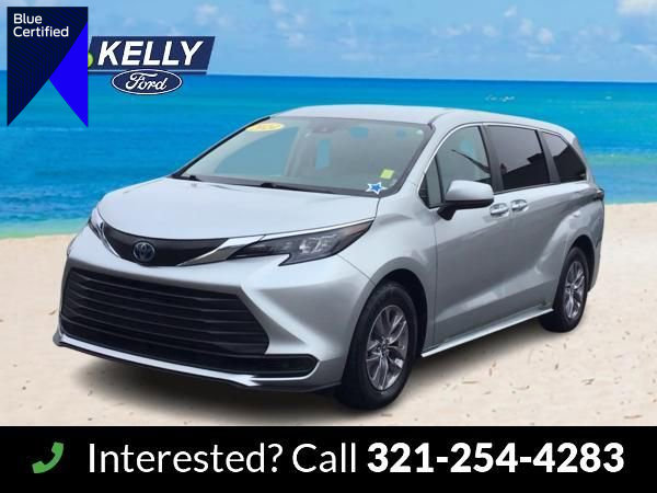 Used 2024 Toyota Sienna LE image 1