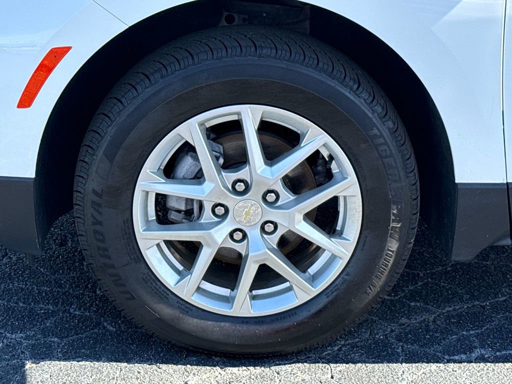 Used 2023 Chevrolet Equinox LT w/ Driver Convenience Package image 11