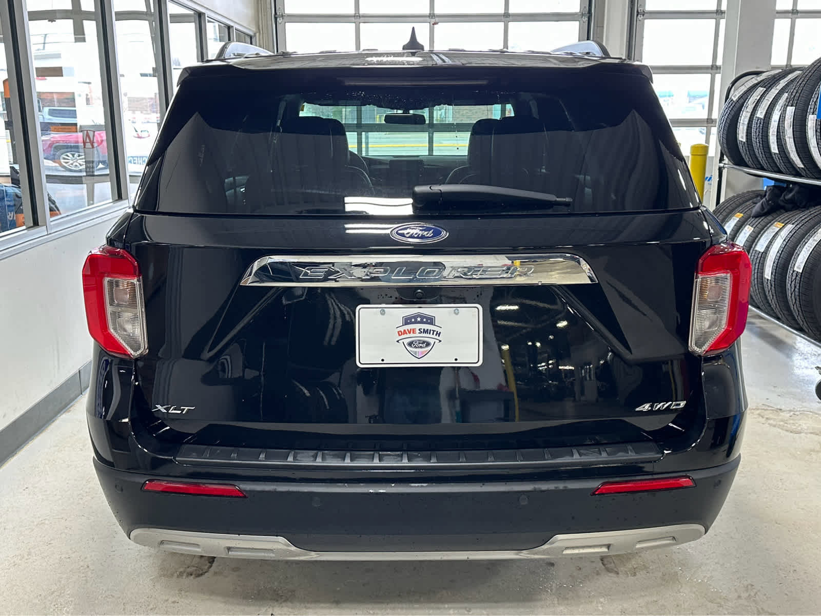 Certified 2022 Ford Explorer XLT w/ Equipment Group 202A AWD/4WD image 9