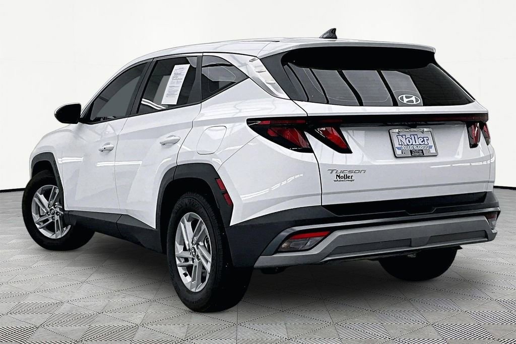Used 2025 Hyundai Tucson SE FWD image 2