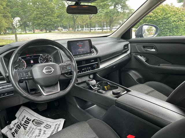 Used 2025 Nissan Rogue SV AWD/4WD image 3