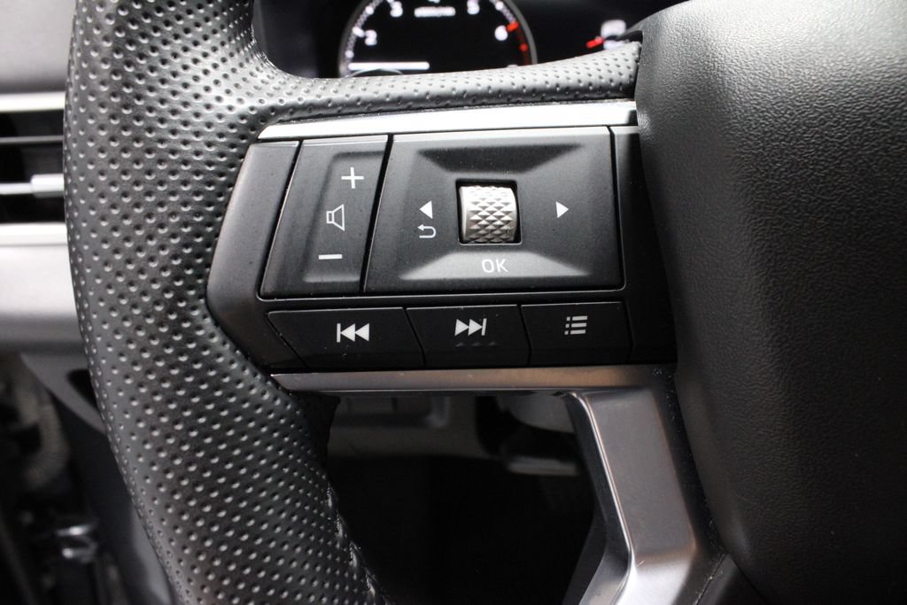 Used 2025 Mitsubishi Outlander AWD image 27