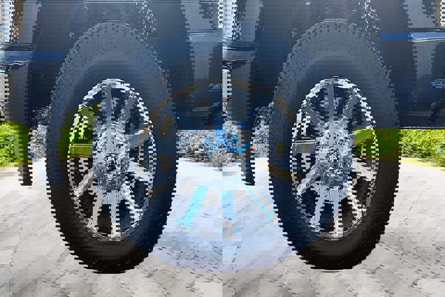 Certified 2023 Ford F250 Platinum w/ FX4 Off-Road Package image 9