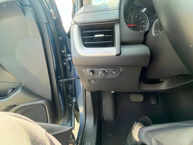 Used 2024 GMC Terrain SLT AWD/4WD image 19