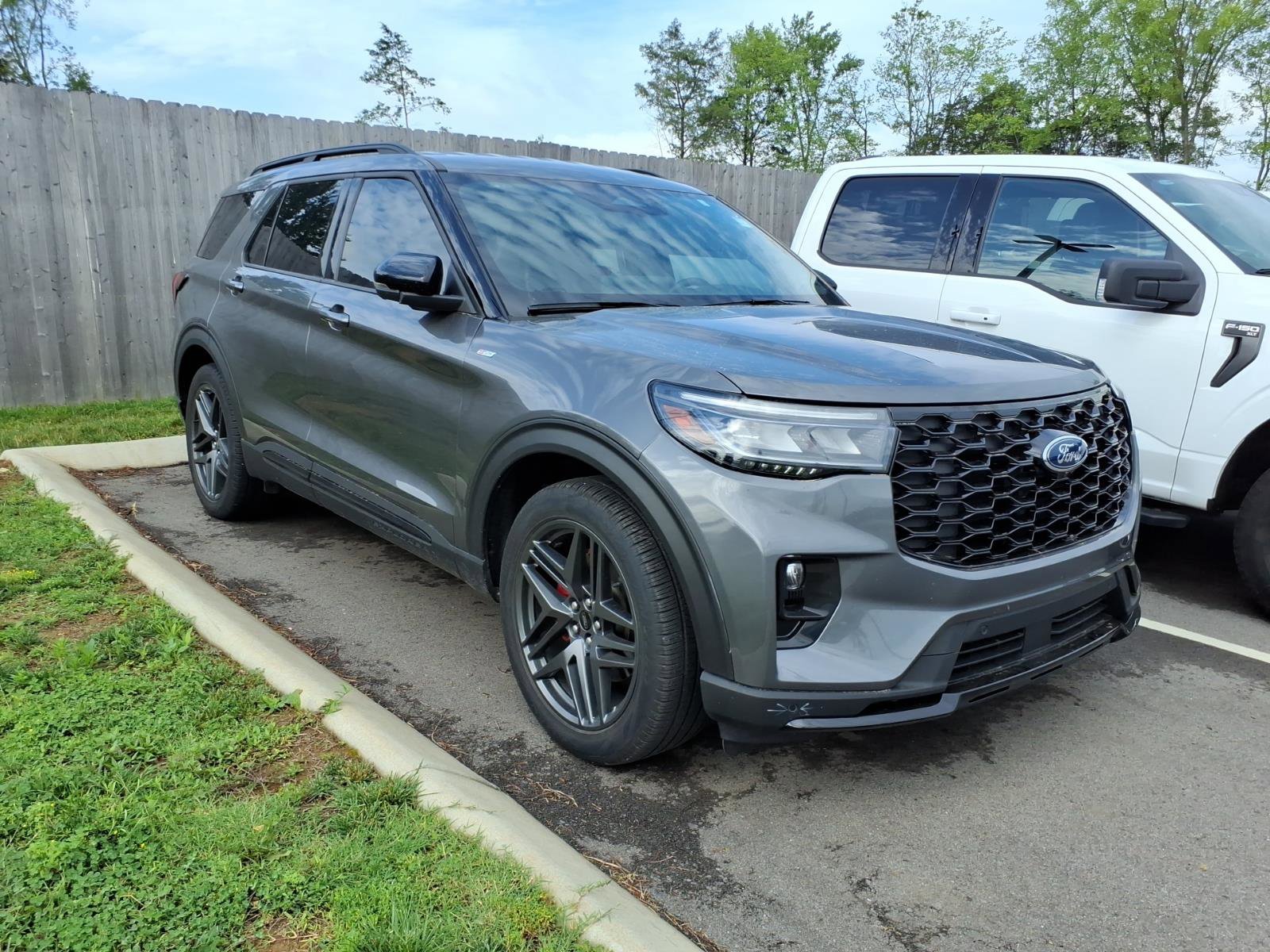 Certified 2025 Ford Explorer ST-Line w/ Premium Package RWD image 1