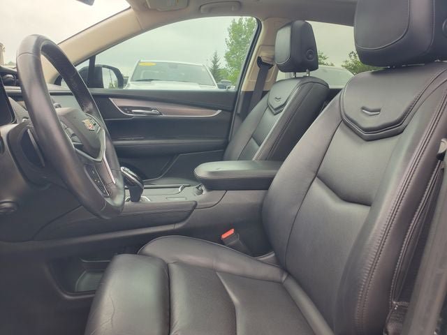 Used 2017 Cadillac XT5 Luxury w/ Driver Awareness Package FWD image 5