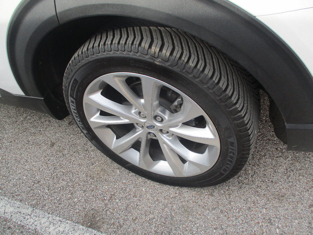 Certified 2021 Ford Explorer Platinum w/ Equipment Group 601A image 25