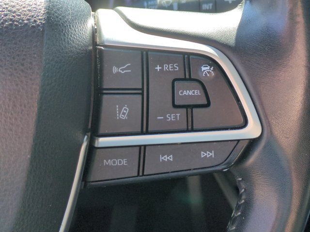 Used 2022 Toyota Highlander XLE FWD image 18