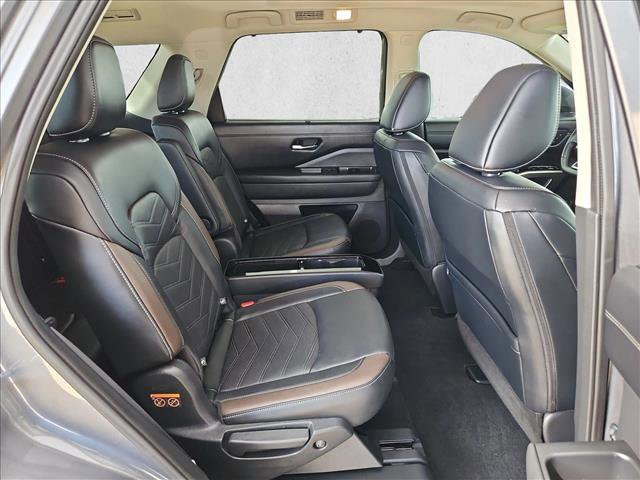 Used 2023 Nissan Pathfinder Platinum image 22