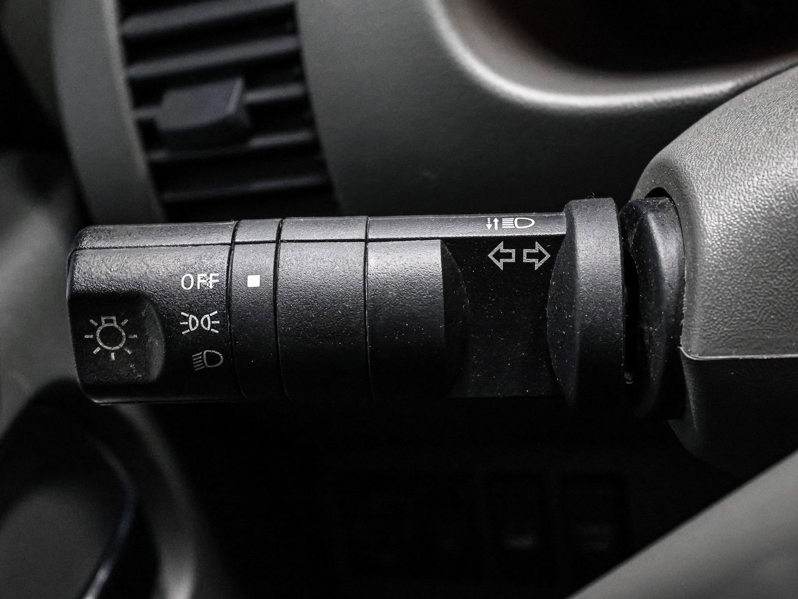 Used 2019 Nissan Frontier SV image 33