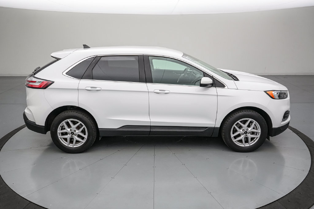 Certified 2023 Ford Edge SEL w/ Convenience Package AWD/4WD image 3