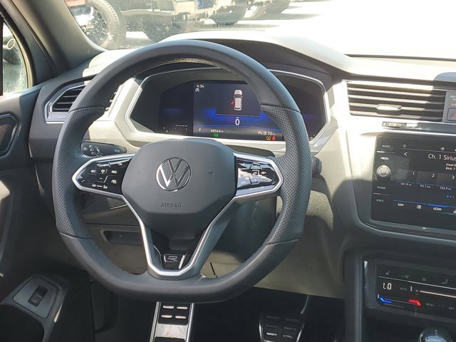 Used 2022 Volkswagen Tiguan SE R-Line image 20