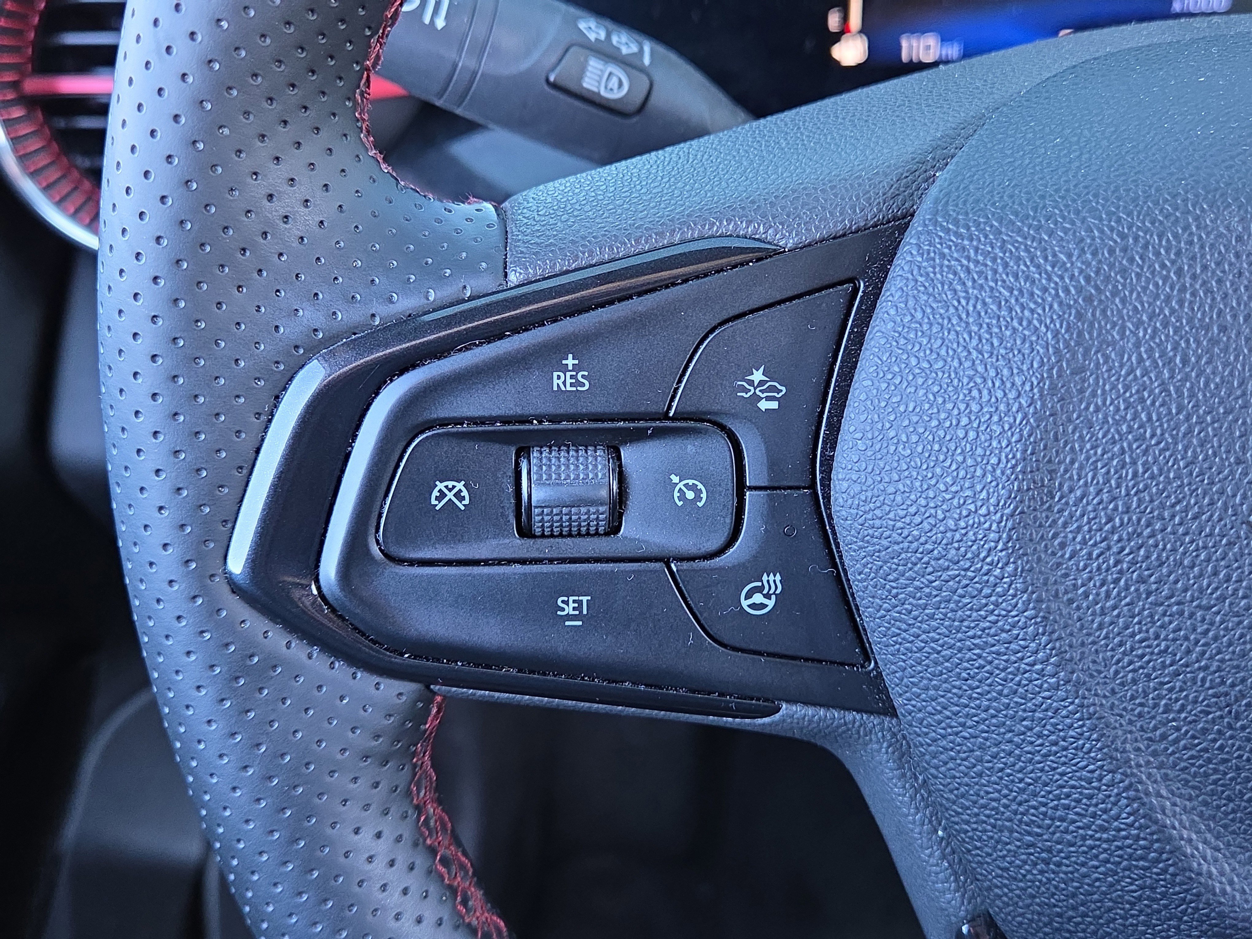 Used 2024 Chevrolet Trax RS w/ Driver Confidence Package FWD image 19