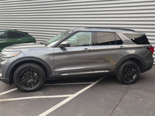 Certified 2025 Ford Explorer Active AWD/4WD image 2