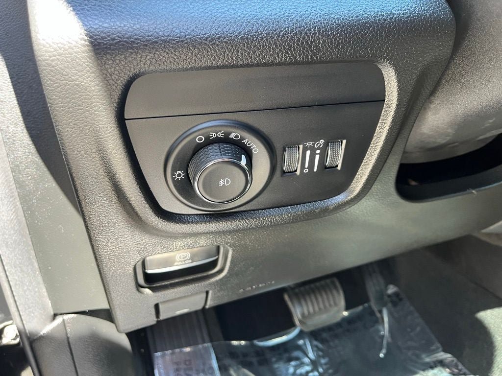 Used 2023 Jeep Grand Cherokee L Overland w/ Luxury Tech Group IV AWD/4WD image 42