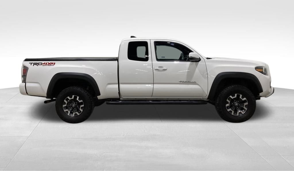 Used 2022 Toyota Tacoma TRD Off-Road image 2