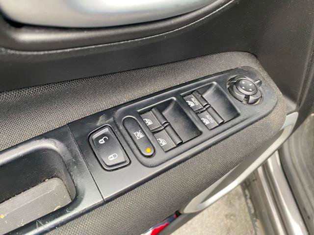 Used 2020 Jeep Renegade Latitude FWD image 13