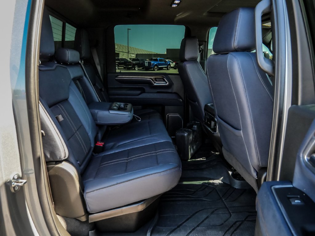 Used 2024 Chevrolet Silverado 2500 High Country w/ High Country Premium Package AWD/4WD image 23