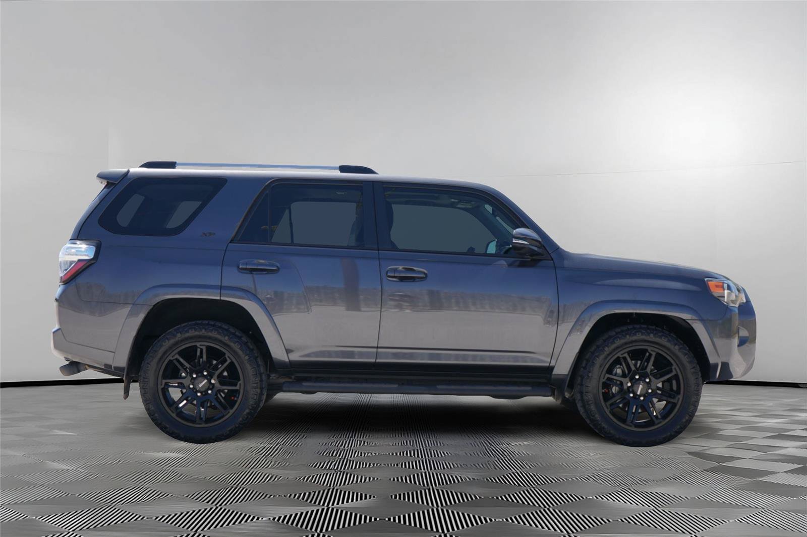 Used 2022 Toyota 4Runner SR5 Premium w/ Moonroof Package RWD image 4
