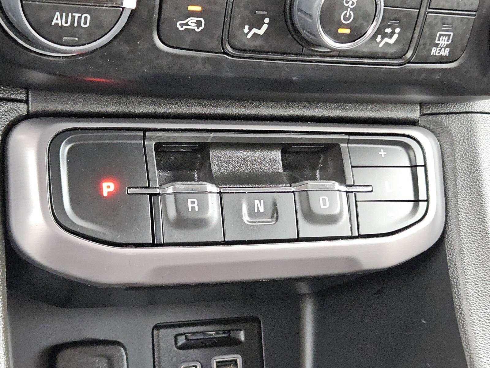 Used 2023 GMC Acadia AT4 w/ Technology Package image 26