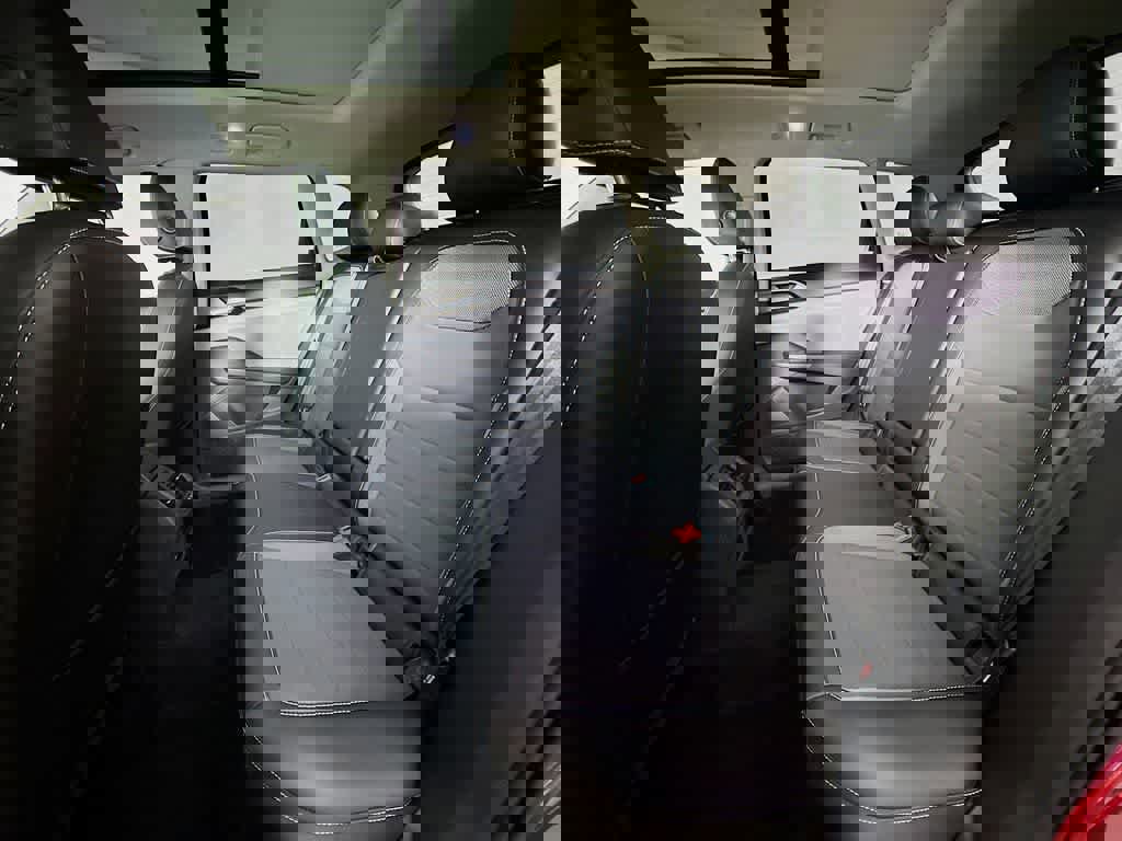 Used 2023 Volkswagen Taos SE w/ Panoramic Sunroof Package image 17