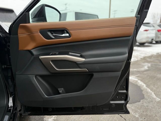 Used 2023 Nissan Pathfinder Platinum w/ Cargo Package image 31