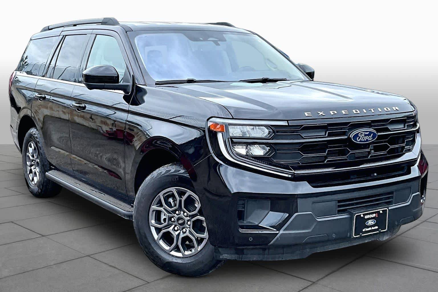 Certified 2025 Ford Expedition Active AWD/4WD image 3