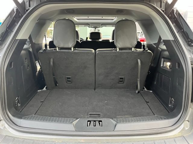 Certified 2022 Ford Explorer XLT w/ Equipment Group 202A AWD/4WD image 8