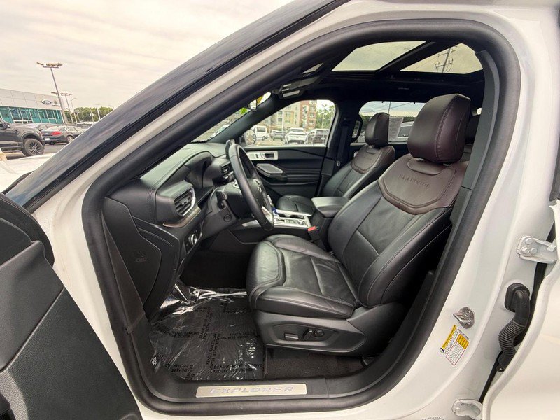 Certified 2023 Ford Explorer Platinum w/ Technology Package AWD/4WD image 32
