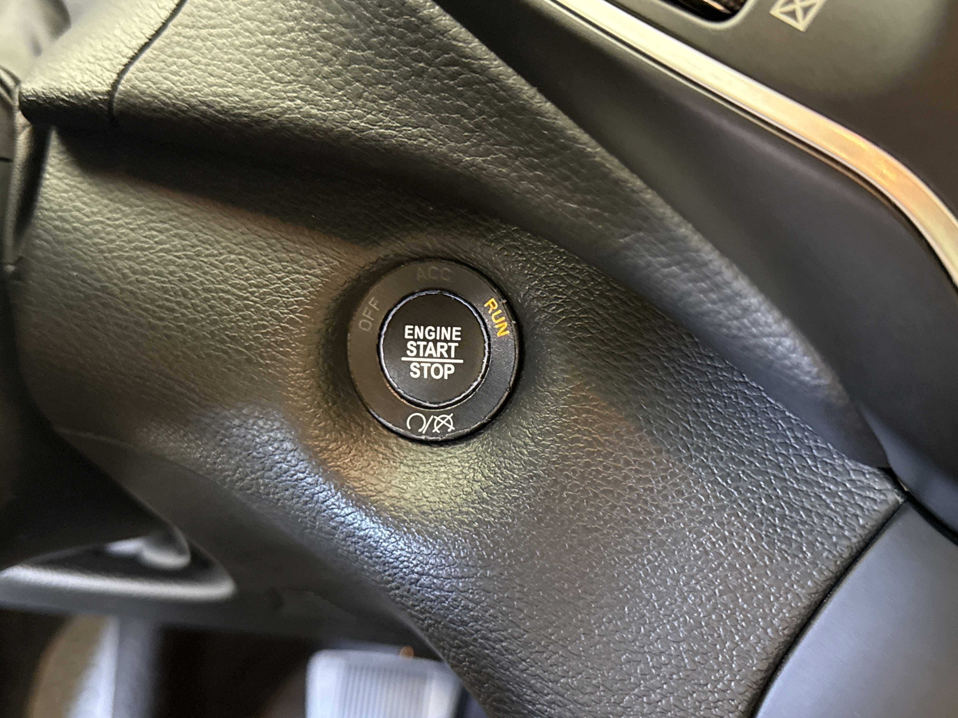 Used 2019 Jeep Cherokee Latitude Plus w/ Comfort/Convenience Group image 28