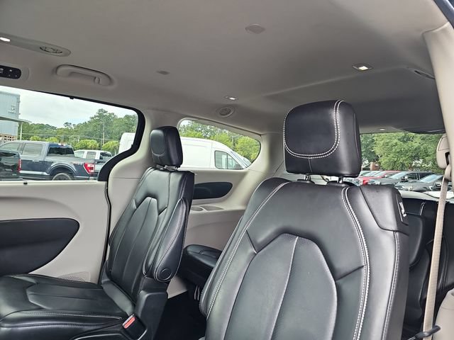 Used 2023 Chrysler Pacifica Touring-L FWD image 16