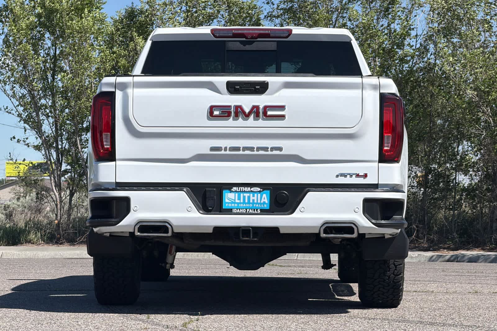 Used 2024 GMC Sierra 1500 AT4 w/ Technology Package AWD/4WD image 7